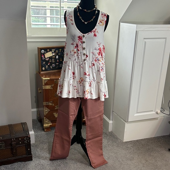 Lee Other - Lee Floral Top with Pink Boot Cut Pants